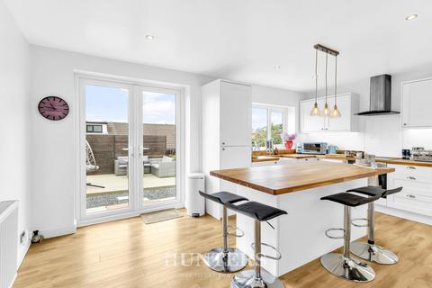 2 bedroom semi-detached bungalow for sale, Frampton Close, Alkrington, Manchester