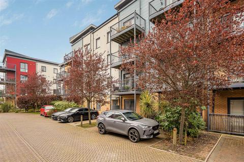 2 bedroom ground floor flat for sale, Shingly Place, North Chingford