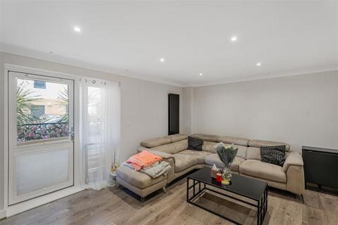 2 bedroom ground floor flat for sale, Shingly Place, North Chingford