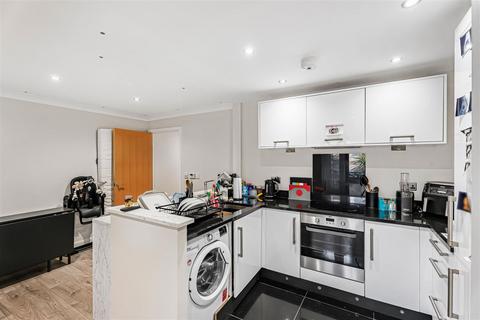 2 bedroom ground floor flat for sale, Shingly Place, North Chingford