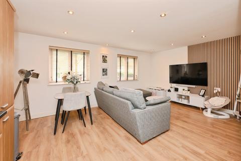 2 bedroom apartment for sale, Waterfall Close, Hoddesdon