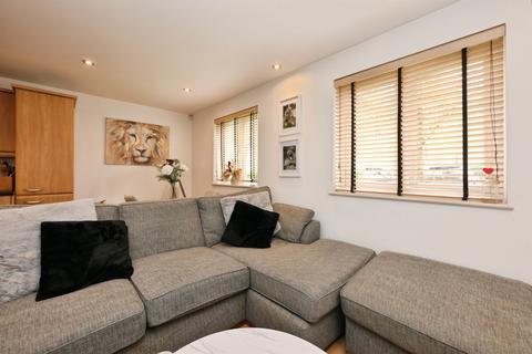 2 bedroom apartment for sale, Waterfall Close, Hoddesdon