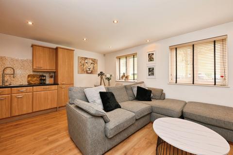 2 bedroom apartment for sale, Waterfall Close, Hoddesdon