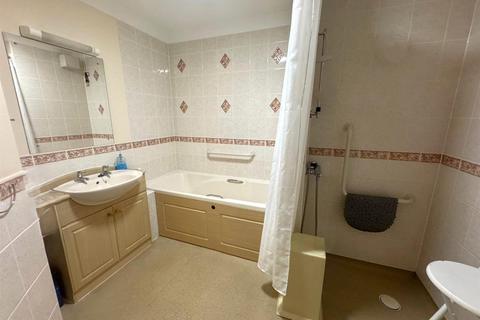 1 bedroom retirement property for sale, Windsor Way, Aldershot