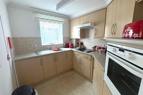 1 bedroom retirement property for sale, Windsor Way, Aldershot