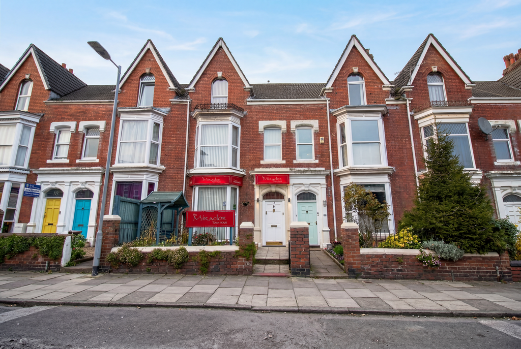 6 bedroom terraced house for sale