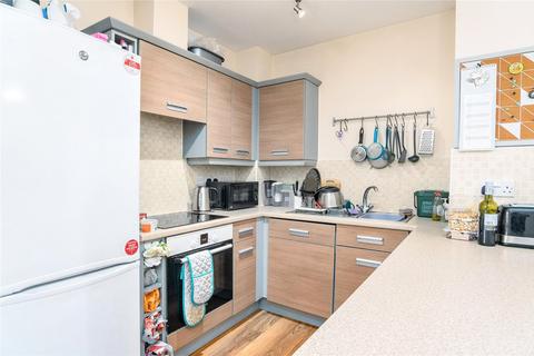 2 bedroom flat for sale, Hampden Gardens, Cambridge, Cambridgeshire, CB1