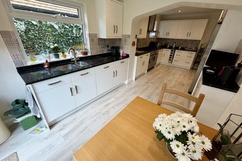 4 bedroom detached bungalow for sale, Bovingdon, Hemel Hempstead HP3