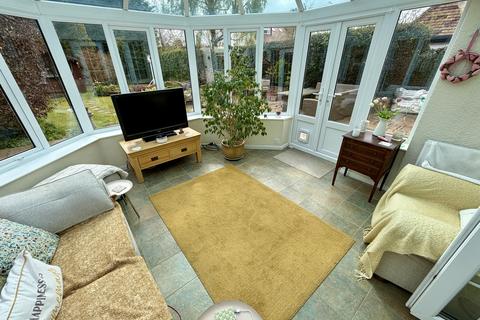 4 bedroom detached bungalow for sale, Bovingdon, Hemel Hempstead HP3