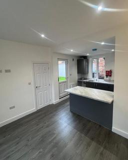 2 bedroom semi-detached house to rent, North Gate, Newark