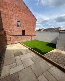 2 bedroom semi-detached house to rent, North Gate, Newark
