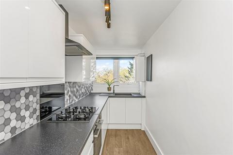 2 bedroom apartment to rent, Moresby House, Retingham Way, Chingford, E4