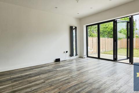 3 bedroom bungalow to rent, Berechurch Road, Colchester, CO2