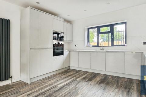 3 bedroom bungalow to rent, Berechurch Road, Colchester, CO2