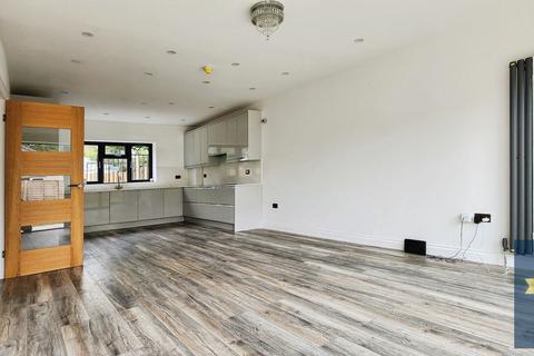 3 bedroom bungalow to rent, Berechurch Road, Colchester, CO2