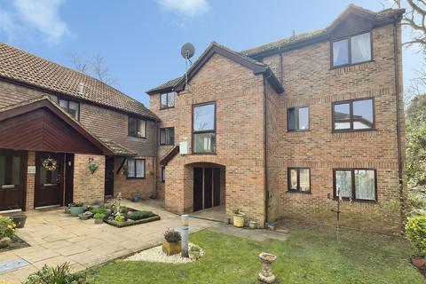 1 bedroom retirement property for sale, St. Benedicts Close, Aldershot