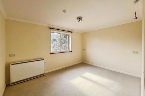 1 bedroom retirement property for sale, St. Benedicts Close, Aldershot