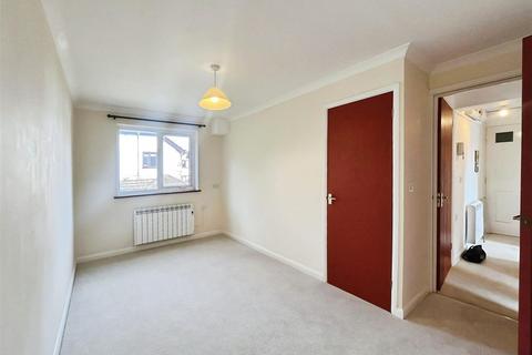 1 bedroom retirement property for sale, St. Benedicts Close, Aldershot