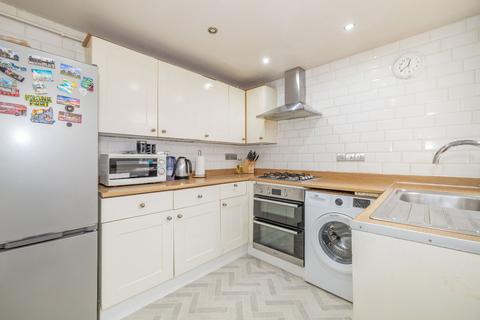2 bedroom terraced house for sale, Kent Avenue, Ashford, Kent, TN24
