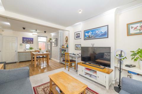 2 bedroom terraced house for sale, Kent Avenue, Ashford, Kent, TN24