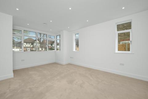 4 bedroom semi-detached house for sale, Hurst Road, East Molesey, Surrey, KT8