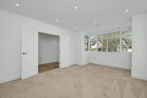 4 bedroom semi-detached house for sale, Hurst Road, East Molesey, Surrey, KT8