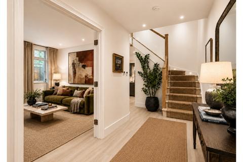 4 bedroom semi-detached house for sale, Hurst Road, East Molesey, Surrey, KT8