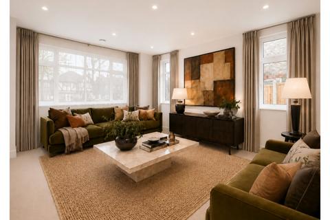 4 bedroom semi-detached house for sale, Hurst Road, East Molesey, Surrey, KT8