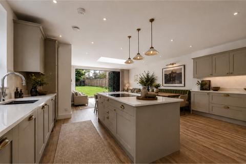 4 bedroom semi-detached house for sale, Hurst Road, East Molesey, Surrey, KT8