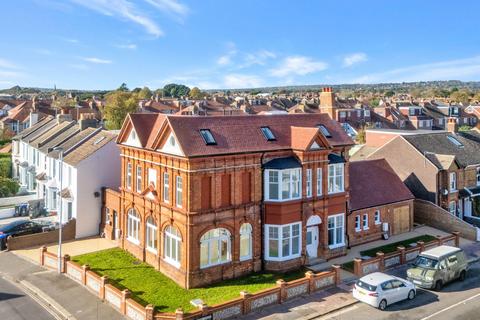 1 bedroom flat for sale, Northcourt Mansions, King Street, Worthing, BN14 7FL