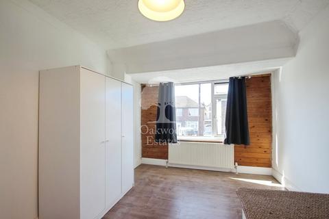 3 bedroom semi-detached house to rent, Church Road, West Drayton UB7