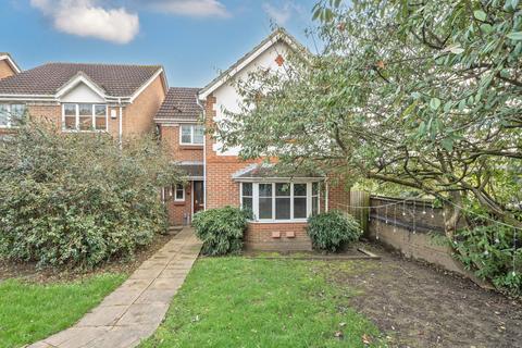 Crosier Close, London