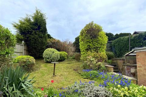 3 bedroom semi-detached bungalow for sale, Murren Avenue, Malvern