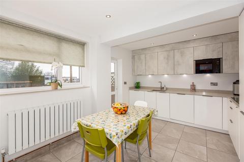 undefined, Derlwyn, Dunvant, Swansea