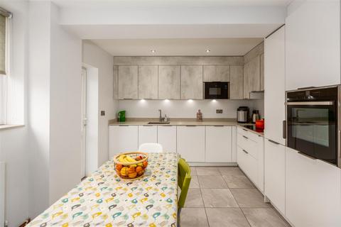 undefined, Derlwyn, Dunvant, Swansea