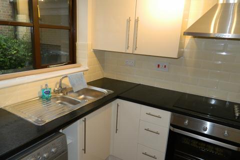 2 bedroom semi-detached house to rent, Painswick Close, Witney OX28