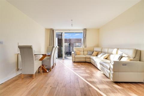 2 bedroom flat for sale, Austin Drive, Cambridge CB2