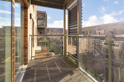 2 bedroom flat for sale, Austin Drive, Cambridge CB2