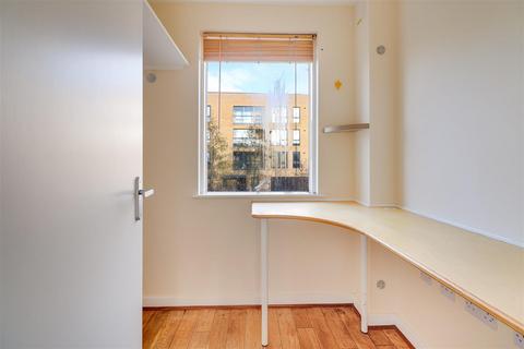 2 bedroom flat for sale, Austin Drive, Cambridge CB2