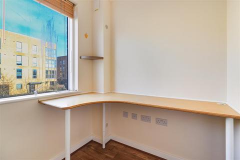 2 bedroom flat for sale, Austin Drive, Cambridge CB2