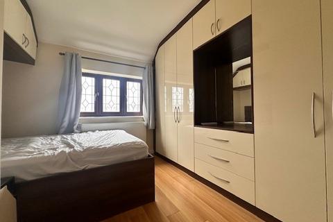 3 bedroom house to rent, Sutton Road, Barking, IG11