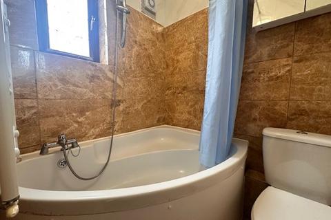 3 bedroom house to rent, Sutton Road, Barking, IG11
