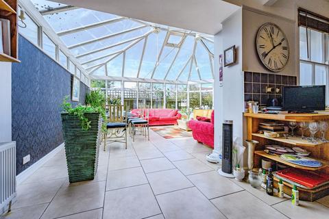 4 bedroom semi-detached house for sale, Chequers Lane, WATFORD