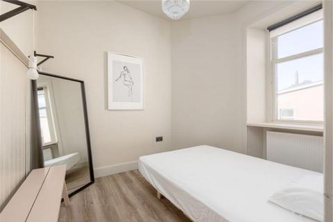 undefined, 96/11 Canongate, Old Town, EH8 8DD