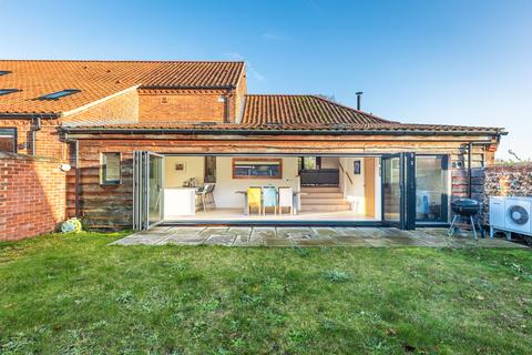 2 bedroom barn conversion for sale, Chain Free in Little Snoring