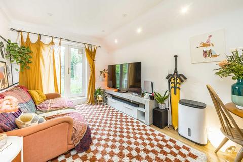 2 bedroom flat to rent, Cavendish Road, London SW12
