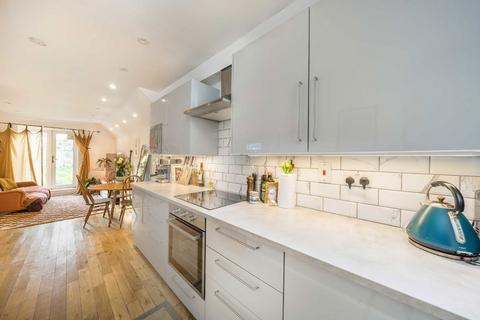 2 bedroom flat to rent, Cavendish Road, London SW12