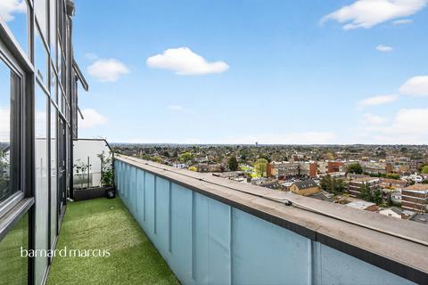 2 bedroom flat for sale, Blagdon Road, New Malden