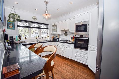 5 bedroom detached house for sale, Hammond End, Farnham Common, Buckinghamshire, SL2