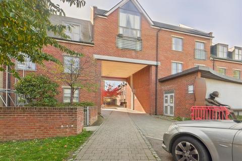 2 bedroom flat for sale, Coopers Yard, Hitchin, Hertfordshire SG5